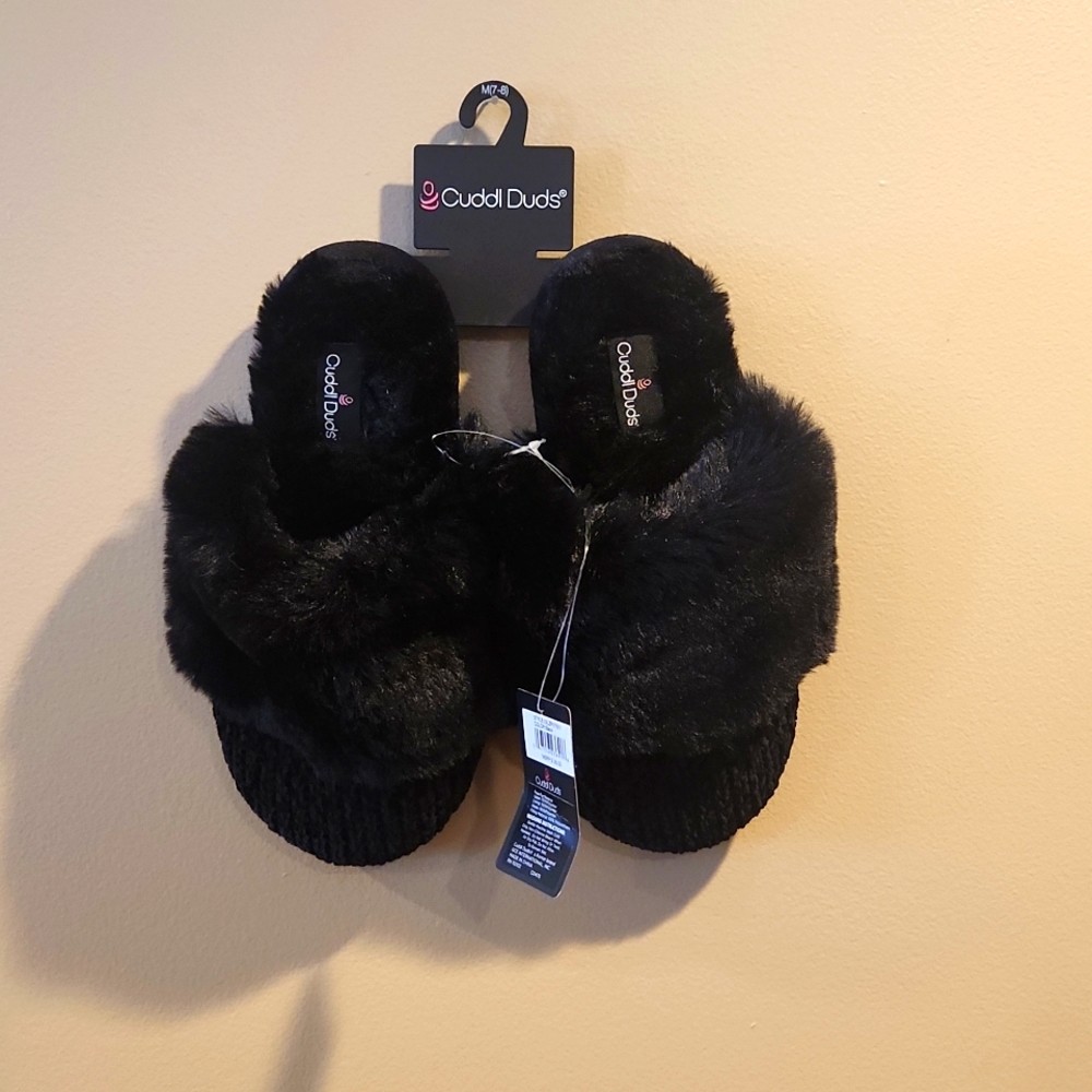 NWT Women's Black Cuddl Duds Slippers Size Medium(7-8)